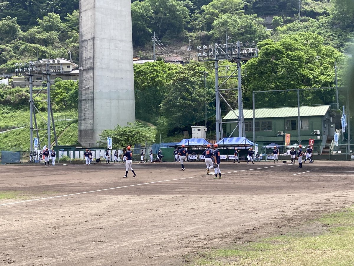 やってきました
中の人るーてーさんが大好きな
＃吉野川運動公園
青い空　吉野川沿いの🌳