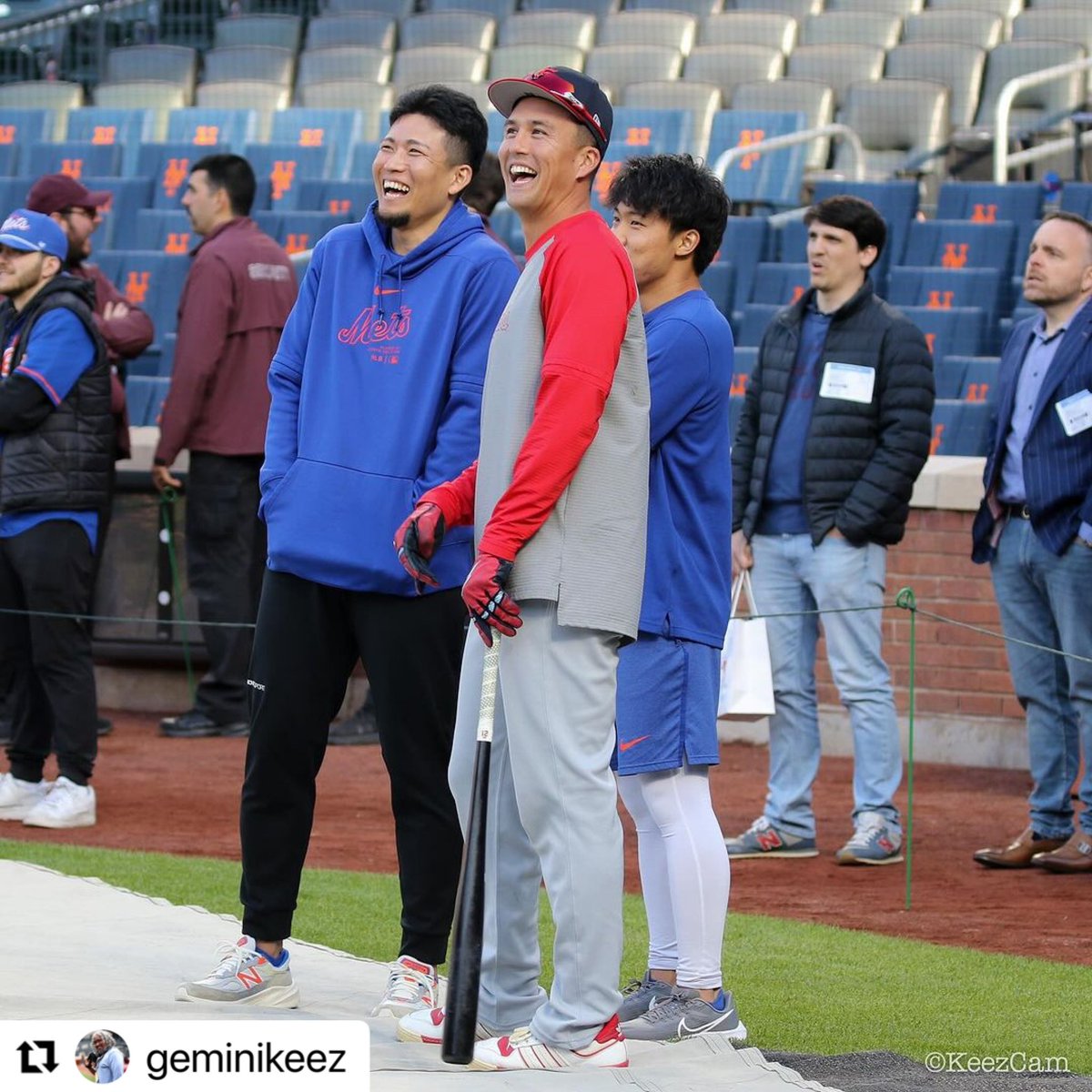 ホンマいまさらだけど、シェアする。
昨日の試合前に千賀さんと会ってたよ…👍🏻

📸 via IG@geminikeez #ヌートバー