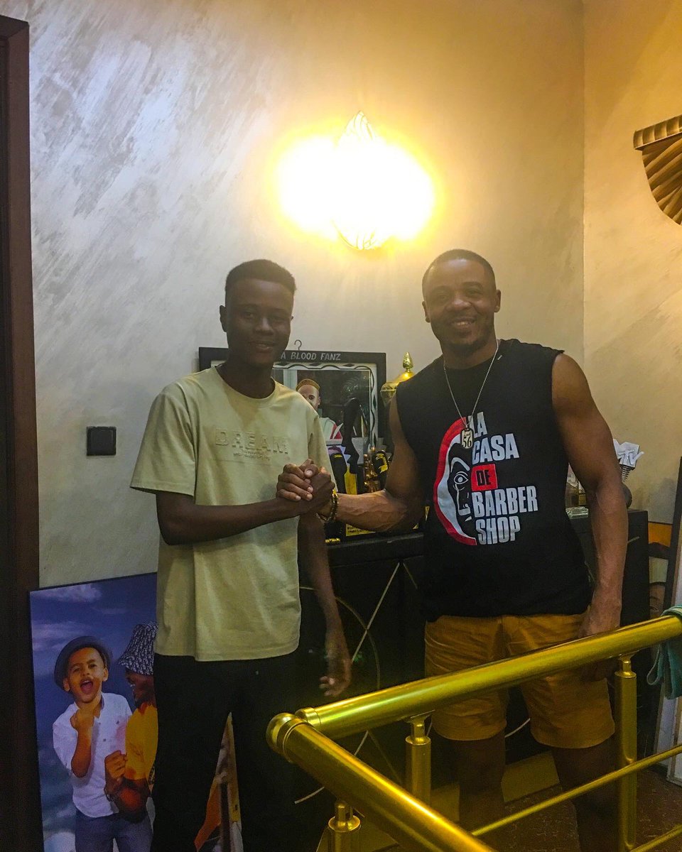 kendrickmsodok1's tweet photo. So excited๐คฉ to Meet with My Idol @officialalikiba brother kabisa๐๐ผโโ๏ธ๐๐ผโโ๏ธ๐๐ผโโ๏ธ
kumbe tunaringana urefu bana๐คฃ
#kingkiba #iRefuseToStop #kingmusicrecords https://t.co/0OVk0NWd8n