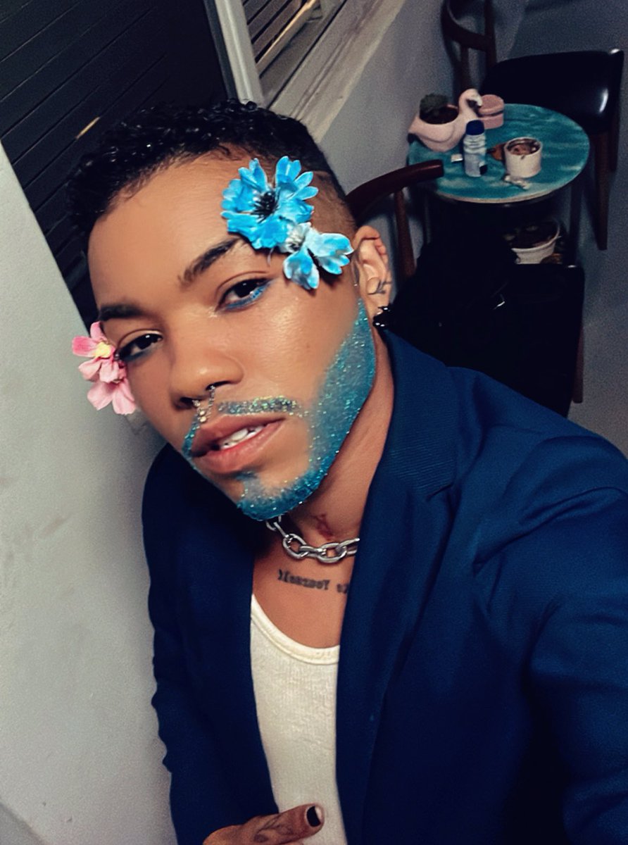 Yeaaaaahhh… I look GOOOD 💅🏾🌸🌺