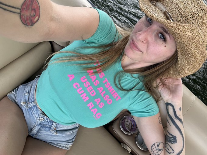 1 pic. I’ll also be going live on twitch playing Minecraft and if I can just chatting too on Monday,