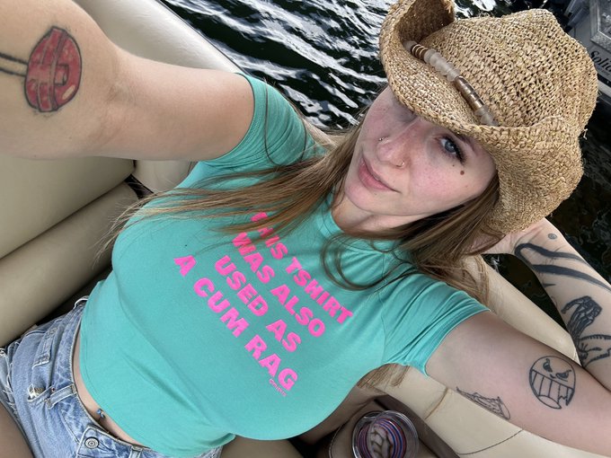 2 pic. I’ll also be going live on twitch playing Minecraft and if I can just chatting too on Monday,