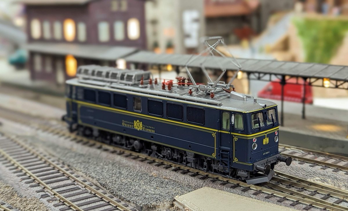 elmertrain1's tweet photo. LOKOOP Ae 477のこちらの塗装はいかがでしょうか。
#BRAWA #HOゲージ
EL Ae 477 LOKOOP ORIENT EXPRESS SBB EpⅤ
https://t.co/zTqEIcUvCg
DCCサウンド
https://t.co/GbaU1oNjSO
#Ae477
#エルマートレイン
#Elmertrain https://t.co/LixPwAdc6x
