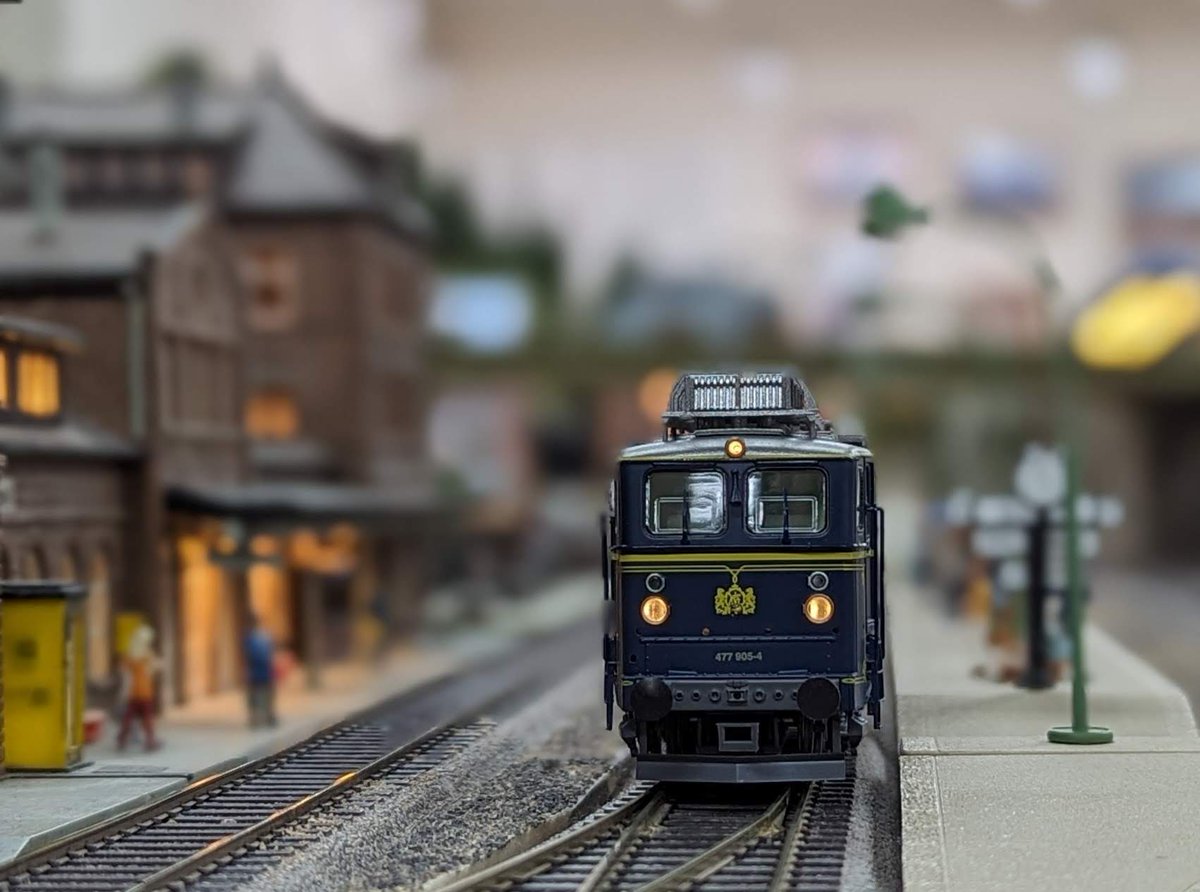 elmertrain1's tweet photo. LOKOOP Ae 477のこちらの塗装はいかがでしょうか。
#BRAWA #HOゲージ
EL Ae 477 LOKOOP ORIENT EXPRESS SBB EpⅤ
https://t.co/zTqEIcUvCg
DCCサウンド
https://t.co/GbaU1oNjSO
#Ae477
#エルマートレイン
#Elmertrain https://t.co/LixPwAdc6x