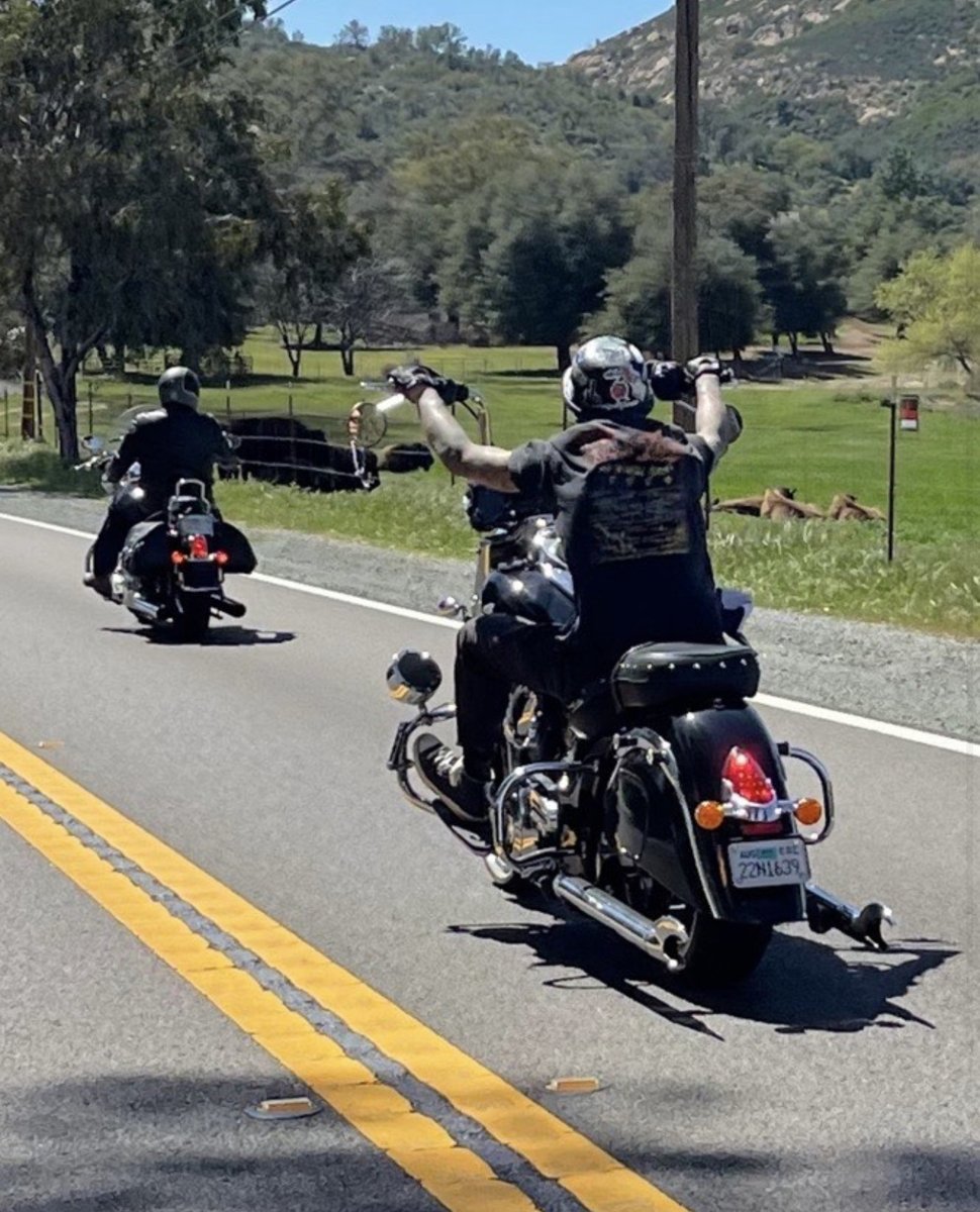 The boys are back 
cuztomkraft.com

#harleydavidson #streetglide #roadking #roadglide #softail #Deluxe #oldstyle #heritagesoftail #softail  #loveoldschool #harleydavidson #roadglide #streetglide #bagger