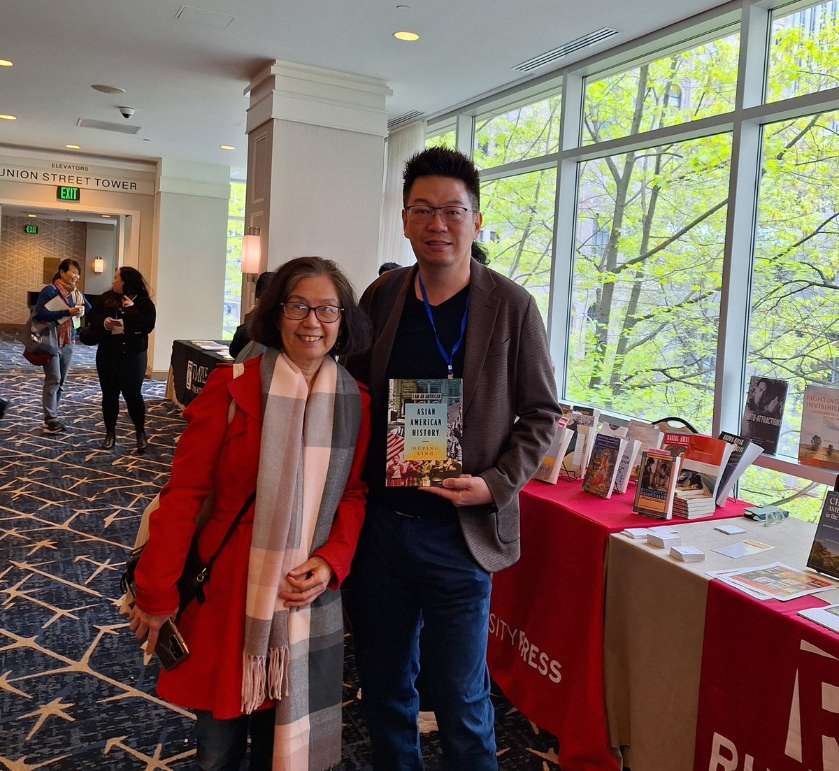 A real pleasure to meet @huping_ling, recipient of @AAAStudies Lifetime Achievement Award.  Thank you so much for the chat and encouragement! #AAAS2024