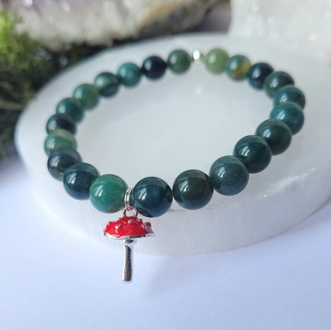 Moss Agate refreshes the soul with it's calming and healing nature vibes. Being connected to the Earth, it brings tranquility, joy and boosts the immune system. 

thewildwoodlandwitch.etsy.com
#MHHSBD #EarlyBiz #SundayFringe #UKCraftersHour #WelshCraftHour