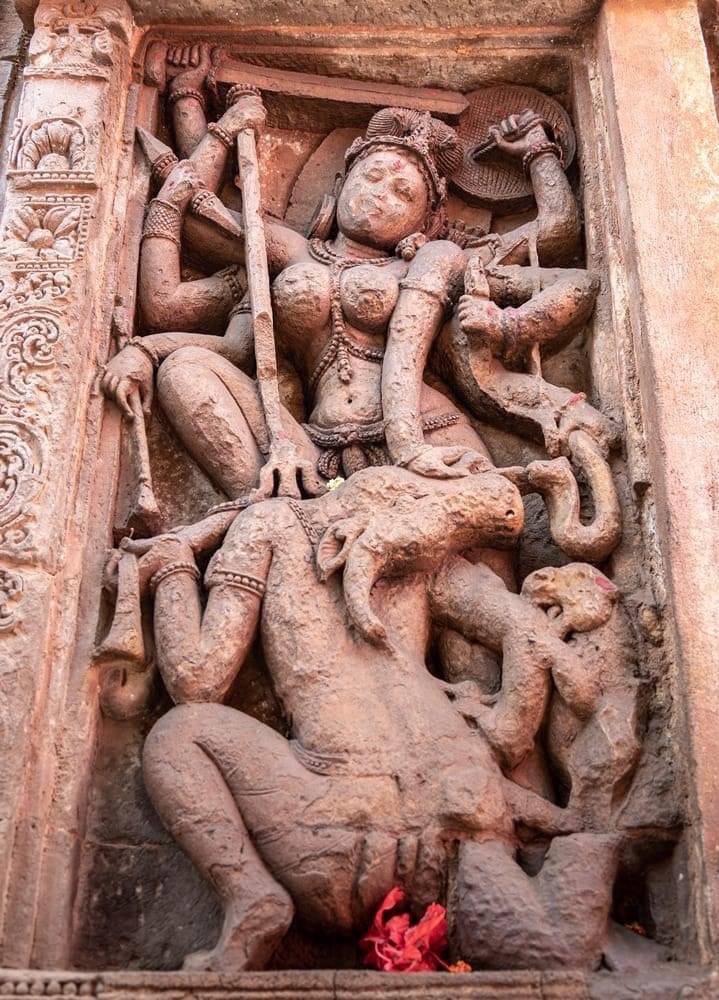 🕉 Sculptural Brilliance ! Sri Durga Mahisasuramardini, Vaital Deula Temple, Bhubaneswar, Odisha 🇮🇳 #IncredibleIndia 🚩