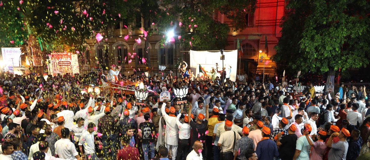 Shree Amit shah sir's road show of vadodara expressed the respect for Modi Goverment and it will turn in to grand victory again .#ModiAgain2024 .