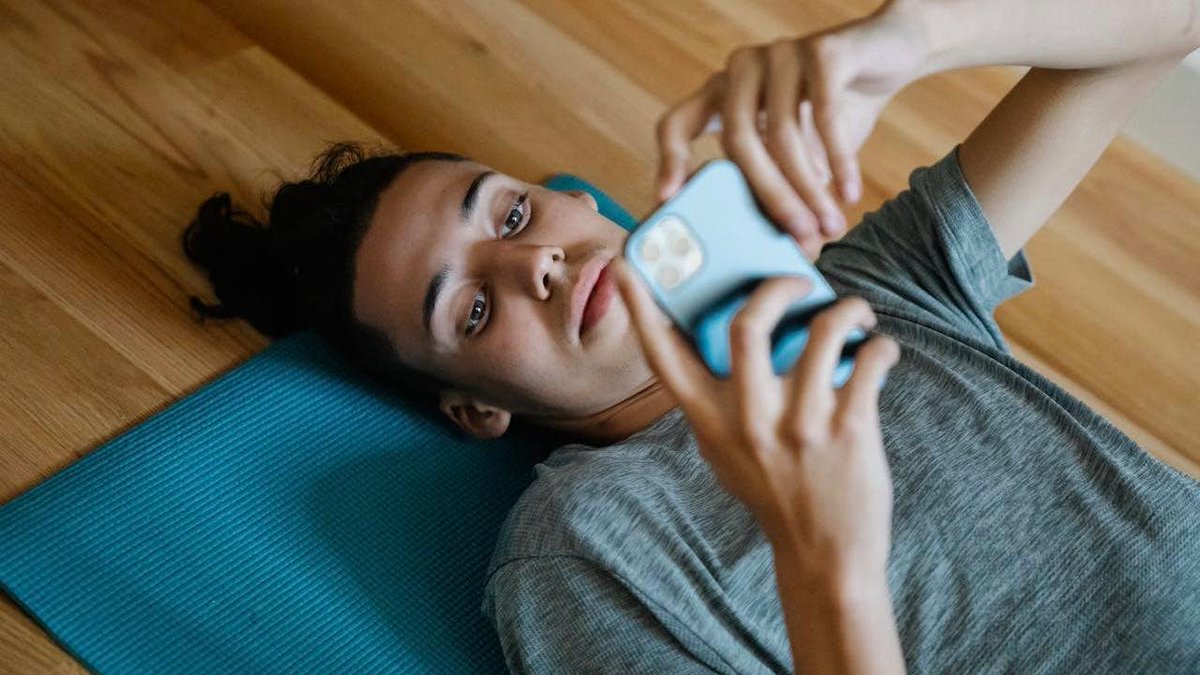 Deja tu teléfono: cómo los selfies y los vídeos están arruinando la etiqueta del gimnasio e invadiendo la privacidad bit.ly/Spanish-News | #ButterWord #Spanish_News #ciberespacio #dispositivos #EnergíaRenovable #InteligenciaComputacional #RealidadHolográfica #RealidadVirtu...