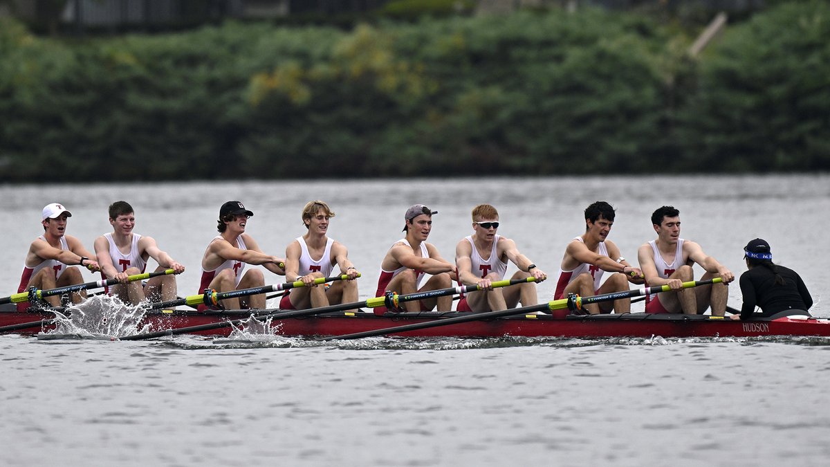 The men's lightweight Varsity 8+ defeated the Tufts, Williams, and Hamilton heavyweight boats on Saturday! #RollTech --> Full Story: tinyurl.com/mx59pw4w 📸: Gregory Ng