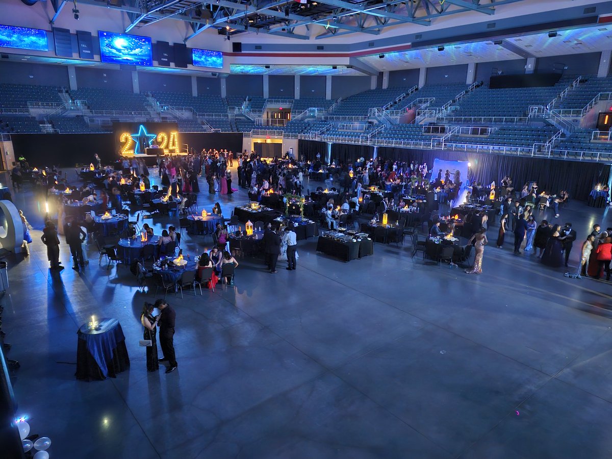 It's prom night at the @MerrellCenter! We've got an evening under the stars as Mayde Creek High School dances into the night.