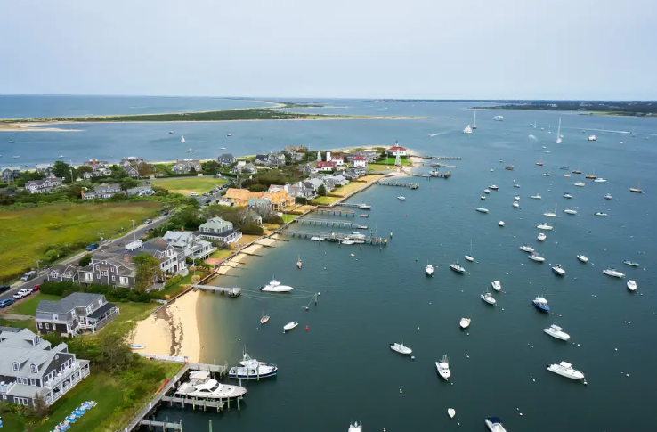 Barry Sternlicht's million dollar Nantucket home has been demolished after erosion caused by storms and rising sea levels left it damaged beyond repair.

Learn more from @businessinsider 
tinyurl.com/mw4wm2nt
#climatechange #propertydamage #thislandisyourland