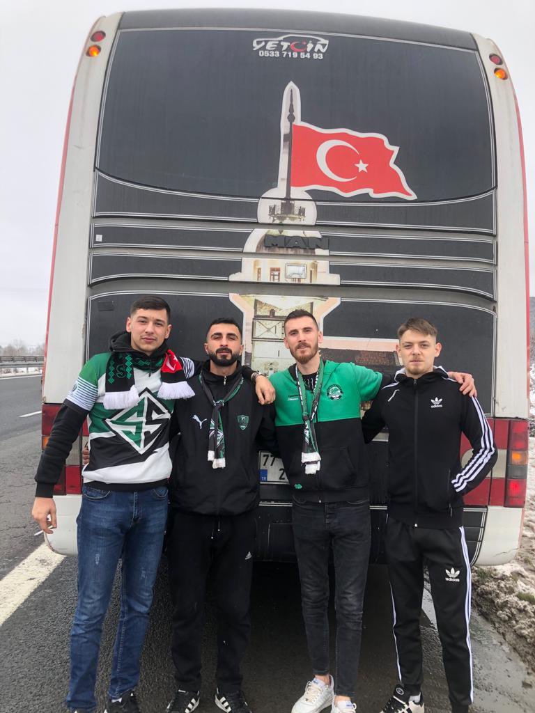 Sevdamızın peşinden sekliii💚🖤