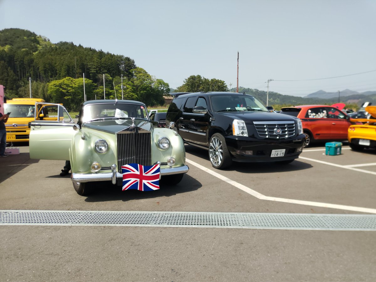 結局 釜石来た！

ロールスロイスとエスカレード💪
英国と米国の高級車ですねー