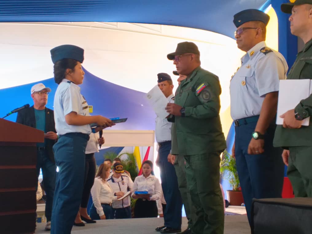 #27Abr || El GD Pablo Beltrán Pérez Villamizar realizó premiación de los proyectos que ocuparon los primeros lugares en la III Feria de  Exposición de Investigación Científica, Desarrollo E Innovación en el Área de Ciencias de la Salud de la #FANB 2024.