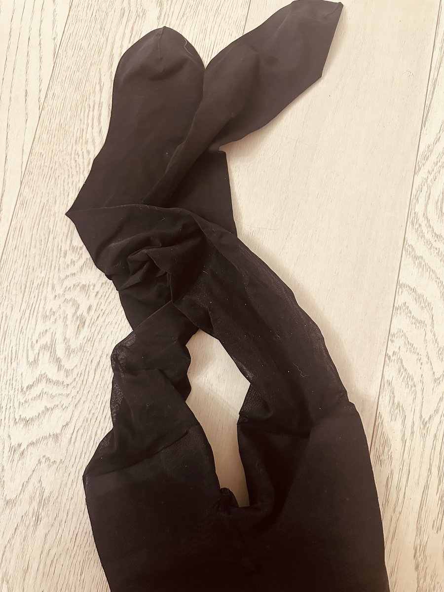 回家了
心累了

要不这样吧 粉丝多一点 我把这条丝袜放在袋子里 放在多伦多某个地方 大家自己去拿吧 给大家发个福利。大家点钟关注留言 我过几天发照片 位置