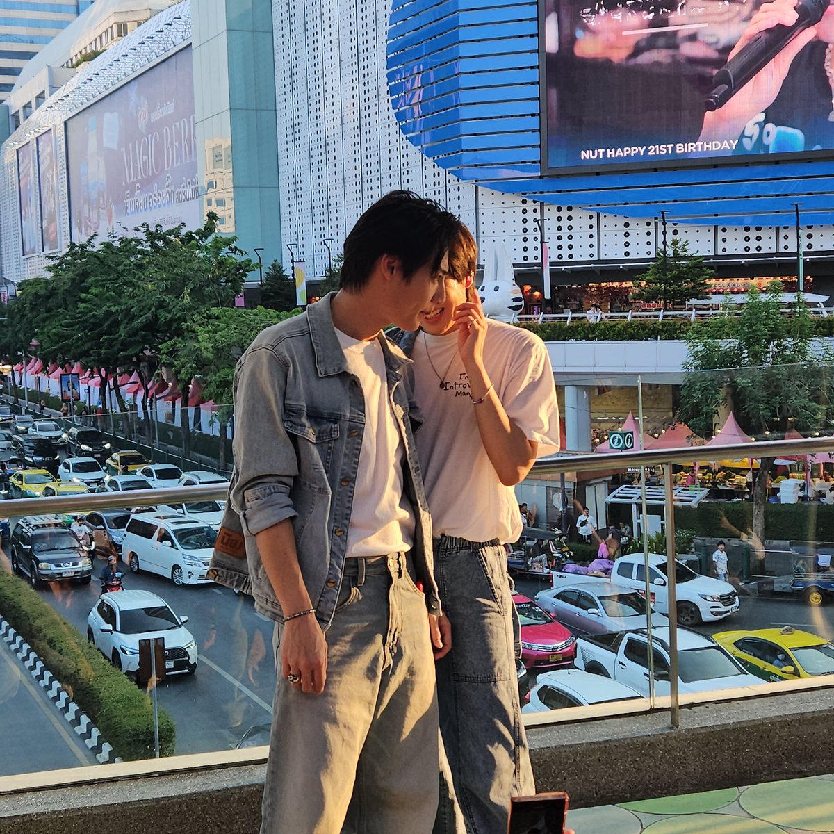 MAMAMMIND's tweet image. เค้าคุยอะไรกันน๊าาา
คิดถึงอยากไปหาอีกละ
#LoveSummerSailubPon 
#SailubPon #สายลับภณ
#Ponthanapon #Spysailub