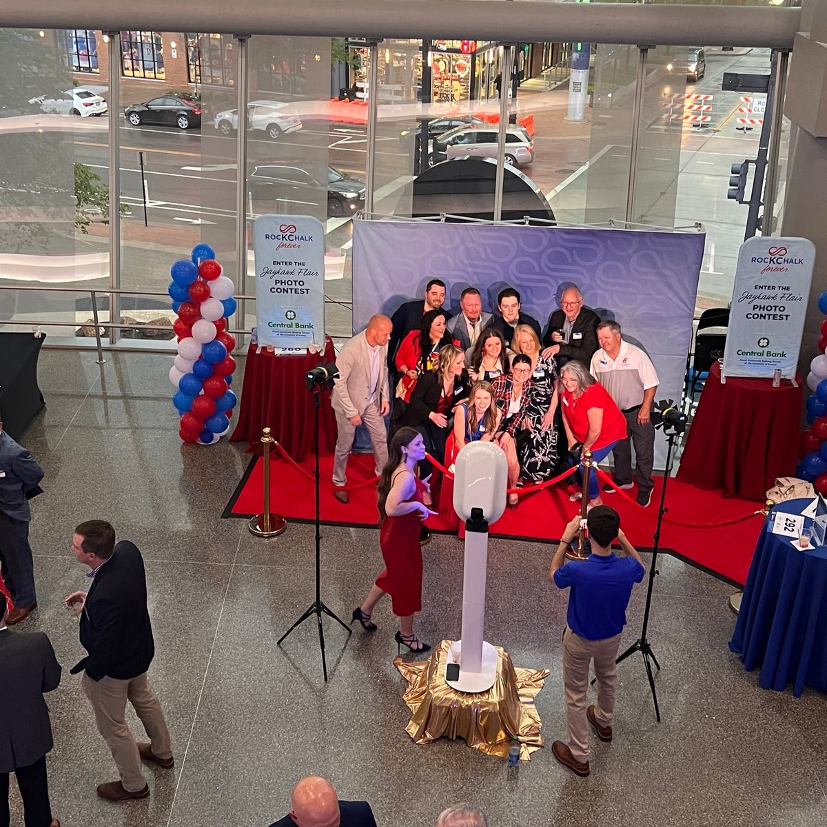 Wow, thank you, #Jayhawks, for an unforgettable evening of friendship, flair, and Fundraising. Additionally, thank you to our Sponsors and volunteers for helping make this event possible! We could share photos all night, but we'll leave you with the highlights for now. ☺️ ❤️ 💙