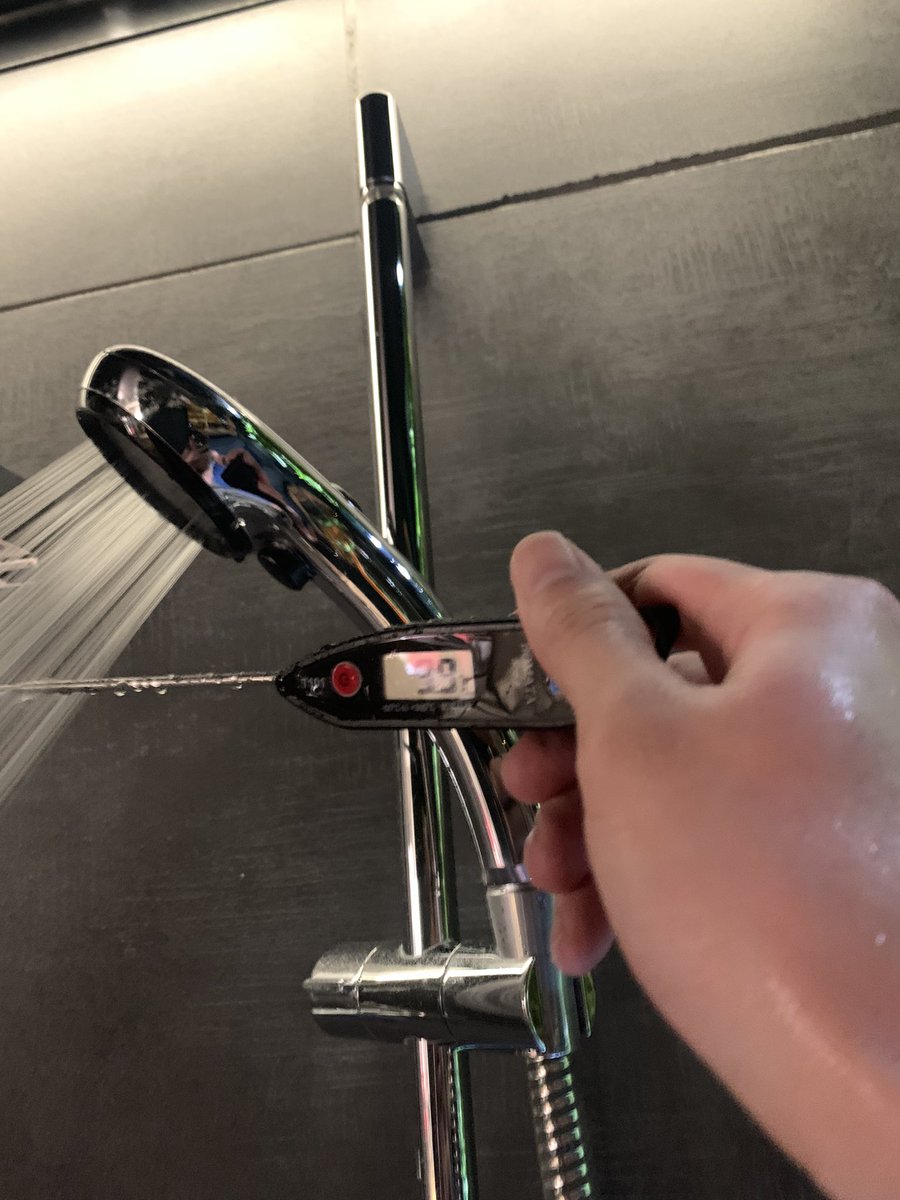 yuya_1095's tweet image. 本日の水温

水シャワー：9.9℃
水風呂：20.8℃

グルシンシャワーでサッとシメた後にまろやか常温水へ浸かるのもまた良き☺️
#プライベートサウナ　#moimoi