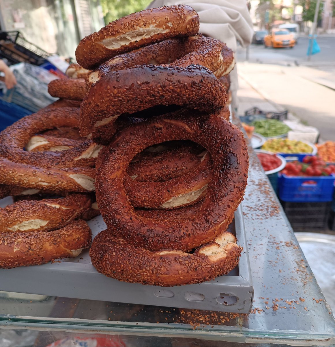 Günaydın güzel insanlar Önce simit demiştim ama Mutlu pazarlar 😊☕🌺