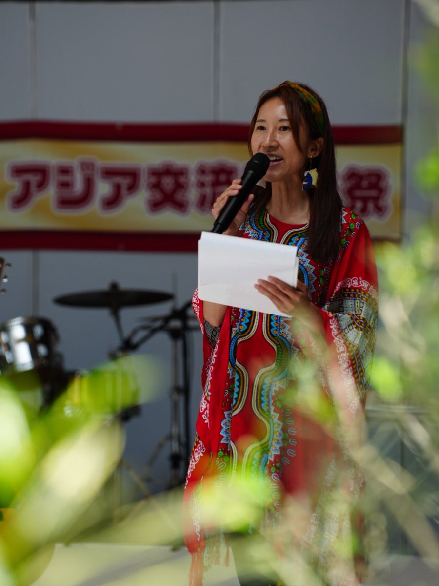 #アジア交流音楽祭
#かわさきアジアンフェスタ
より、リアルレポート～🌈

【川崎市役所本庁舎1階アトリウム】
日陰になっており、みなさん涼しみながら音楽を楽しんでいます🎶
まだ小学生の　#後藤日向さん ！
子どもとは思えない～🌈