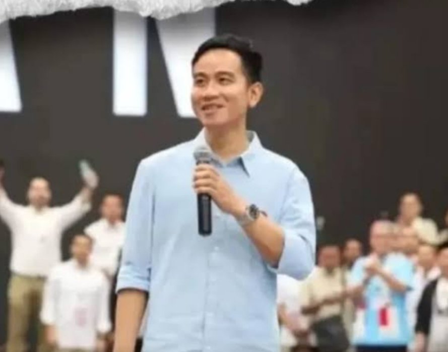 Cuman mau bilang, sampai dunia runtuh sekalipun anda tidak akan pernah bisa menghapus kenyataan bahwa Gibran Raka Bumingraka adalah anak dari seorang Joko Widodo. 

Anak dari seorang Presiden Republik Indonesia yang terpilih dua periode dan saat ini Gibran juga terpilih secara