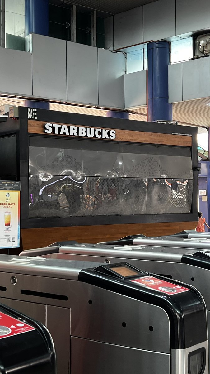 Finally the sbux kiosk at Masjid Jamek station is closed. This station is one if not the most busiest transfer station between Ampang/Kelana Jaya LRT line.

So who said #Boycott doesn’t work?