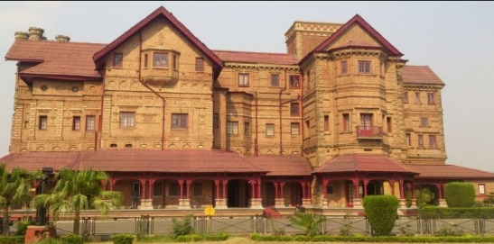 #AmarMahal in Jammu&Kashmir is a beautiful palace built in the nineteenth century a rich collection of paintings, artefacts, and books, offering a glimpse into Jammu's royal history. #KashmirHeritage #WorldHeritageDay #kashmirtourism #kashmir