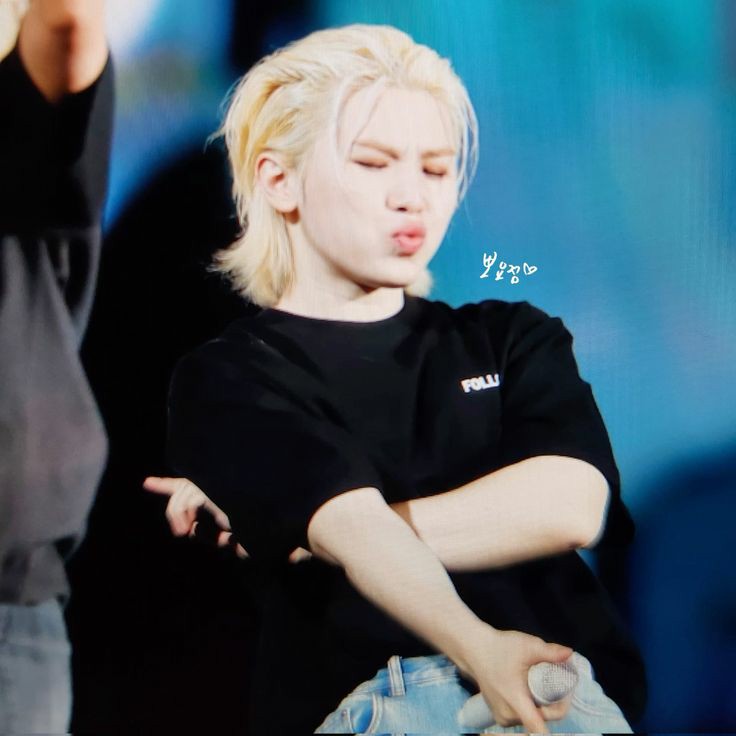leemrld's tweet photo. ppyopyoticon woozi😚 https://t.co/ZwlVZuO5cY