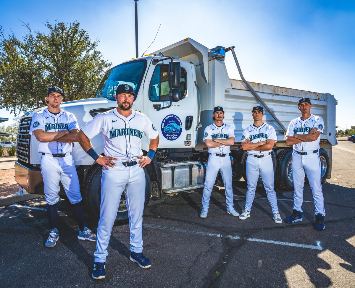 YodaProm tweet media