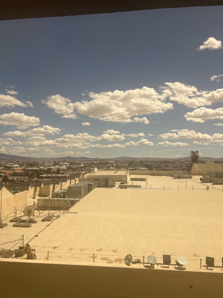 Howsonic's tweet photo. Idk what I’m doing anymore but hey I’m in Vegas https://t.co/zJJxw7kfuD
