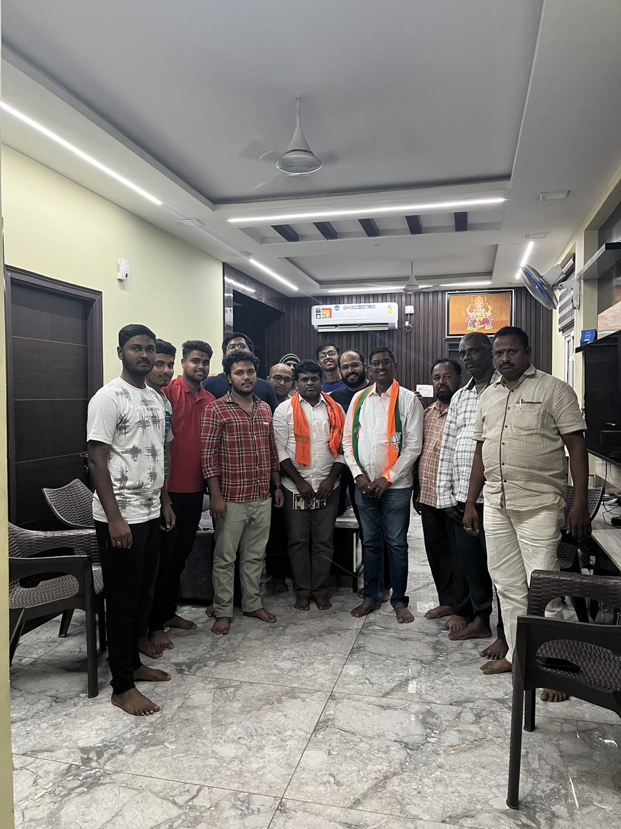 bjprammohanrao's tweet photo. Yesterday we had an insightful discussion with booth level #BJP karyakarta’s in #khairthabad division. Looking at the ground reports I am very much confident of the victory of @kishanreddybjp ji from #Secunderabad #BJPAgain #Modi400Par #Abki_baar_400_paar #ModiAgain2024 https://t.co/hhrVBZ0TMH