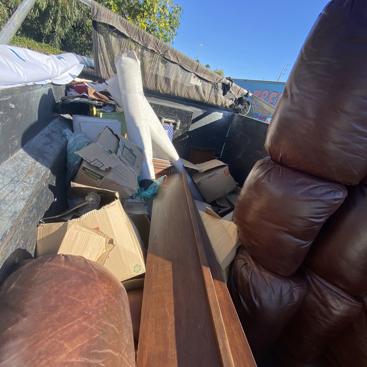 Ready to take back control of your space? Our junk removal services will help you reclaim your home and your peace of mind. 🗝️🏠 #TakeBackControl #ReclaimYourSpace #JunkRemovalServices