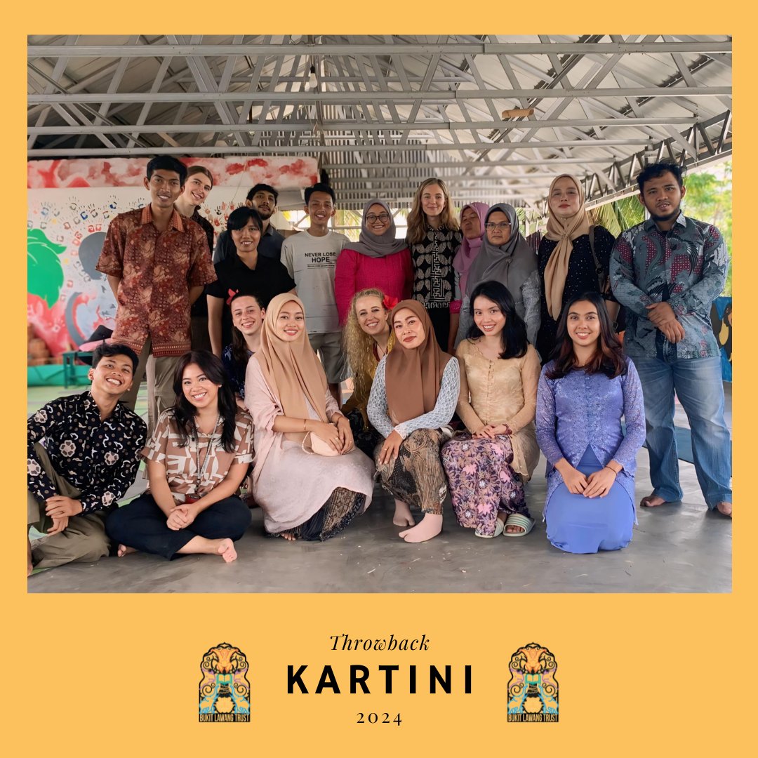 Our first team photo for Tiger cycle 🐯
Last Monday, We celebrate Kartini's Day!! All of the staff dress up with Traditional clothes.

#bukitlawang #northsumatra #welcometothejungle #volunteer  #community  #nonprofitorganization #instagood #volunteerindonesia 
#culturalexchange