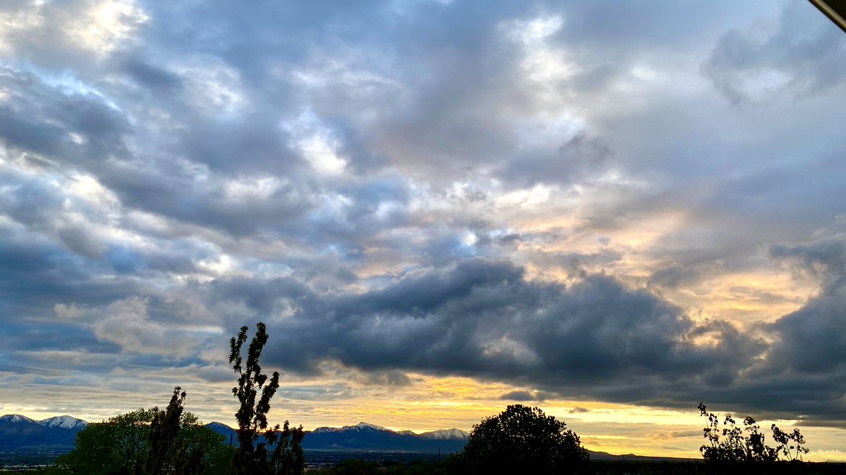 Sunset tonight after rainy day, from our deck, Draper, Utah #Utwx #StormHour @ThomasGeboyWX @NateLarsenWX @dannahyer @UtahBamaFan @gracefulvibin @spunky_libra