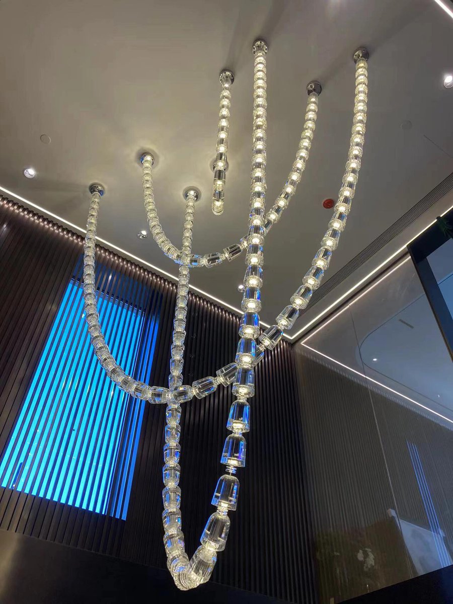 This crystal necklace chandelier，We have many completed cases.

#crystallamp #chandelier #luxurylighting #interiordesign #lighting #lightingdesign #light #homedecor #vhopellighting
