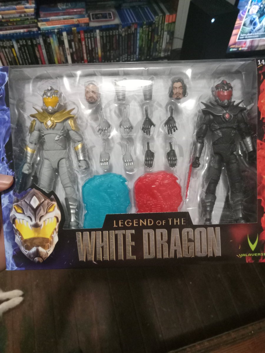 Look what just came in today. Just added the #Legendofthewhitedragon 2 pack to my collection #jdf #collectables #BatintheSun #Valaverse these figures look awesome