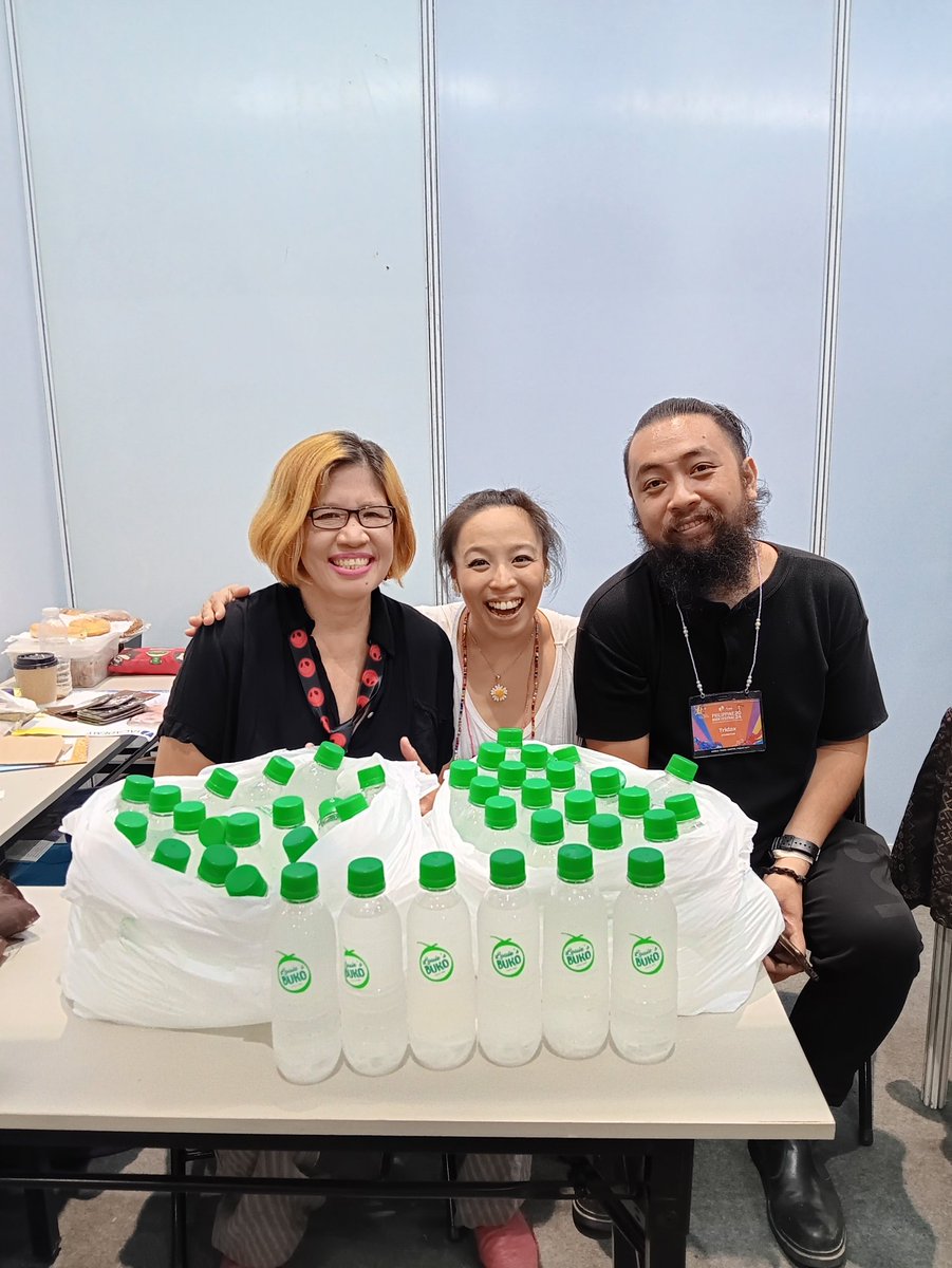 Artists like us like it cool! 😎

Thank you Louie's Buko for your support! 🥰

#louiesbuko #coconutjuice #bukojuice 

#kookytuason #geraldgalindez #tridaxzines #booksigning #martytengco #manilaph #NBDB #philippinebookfestival #PHBookFestival #PBF2024