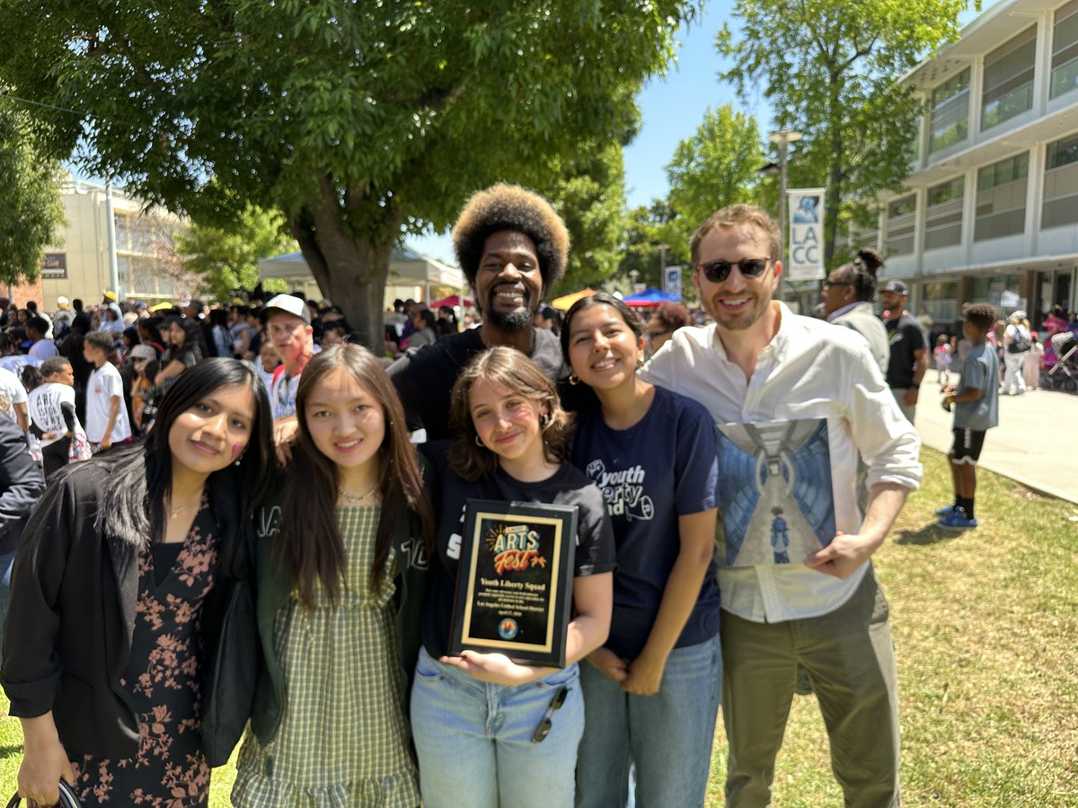 NickMelvoinBD4's tweet photo. What a beautiful day of art and music on a beautiful day in Los Angeles!  It was such a joy to see so many expressions of our students' brilliance at LAUSD's #ArtsFest 🎨🎶💃 https://t.co/Y0RaiPuRHk
