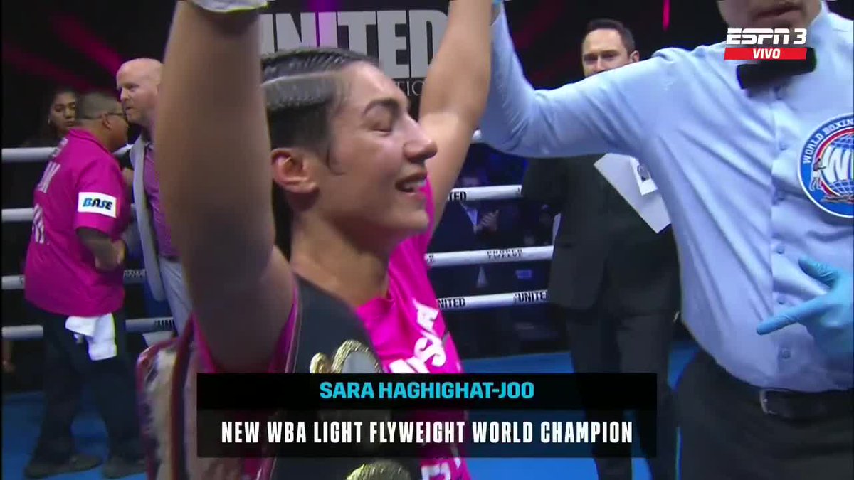 ¡HABEMUS NUEVA CAMPEONA! 🔥 Sara Haghighat-Joo gana por decisión unánime a Guadalupe Bautista para quedarse con el Mundial 👑 WBA minimosca 💥 🥊 Con solo 4 peleas, es la canadiense que más rápido consigue un título mundial 🔝 🔥 EN VIVO 🔥 por #ESPNKnockOut 📺 @StarPlusLA…