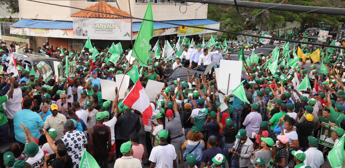 ¡Impresionante! Miles salen a las calles de San Cristóbal y marchan junto Leonel Fernández, el líder y candidato presidencial de la Fuerza del Pueblo y aliados. #VolvamosPaLante #CaravanaFP #LeonelEnSanCristóbal #Vota3