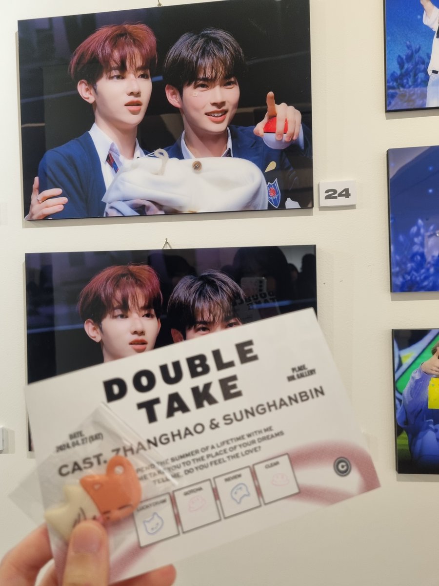 #DOUBLETAKE

센터즈 전시회 어제 다녀왔는데 입구부터 너무 행복했어요♡ 사진들도 다 너무 예쁘고 아름답고 무엇보다 거기 계시는 팬분들 스텝분들이 모두 행복해보여서 좋았습니당 들어가면서부터 나올때까지 계속 행복함을 주셔서 감사해요🫶