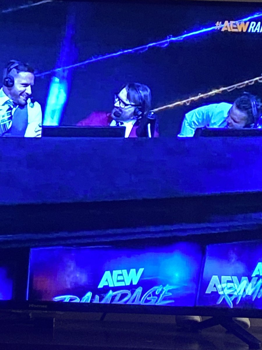 When Nigel said Daniel Garcia has to use the other hand tonight then it cut to them on commentar lol. They were cooking on air tonight. 😂 #AEWCollision #AEWRampage