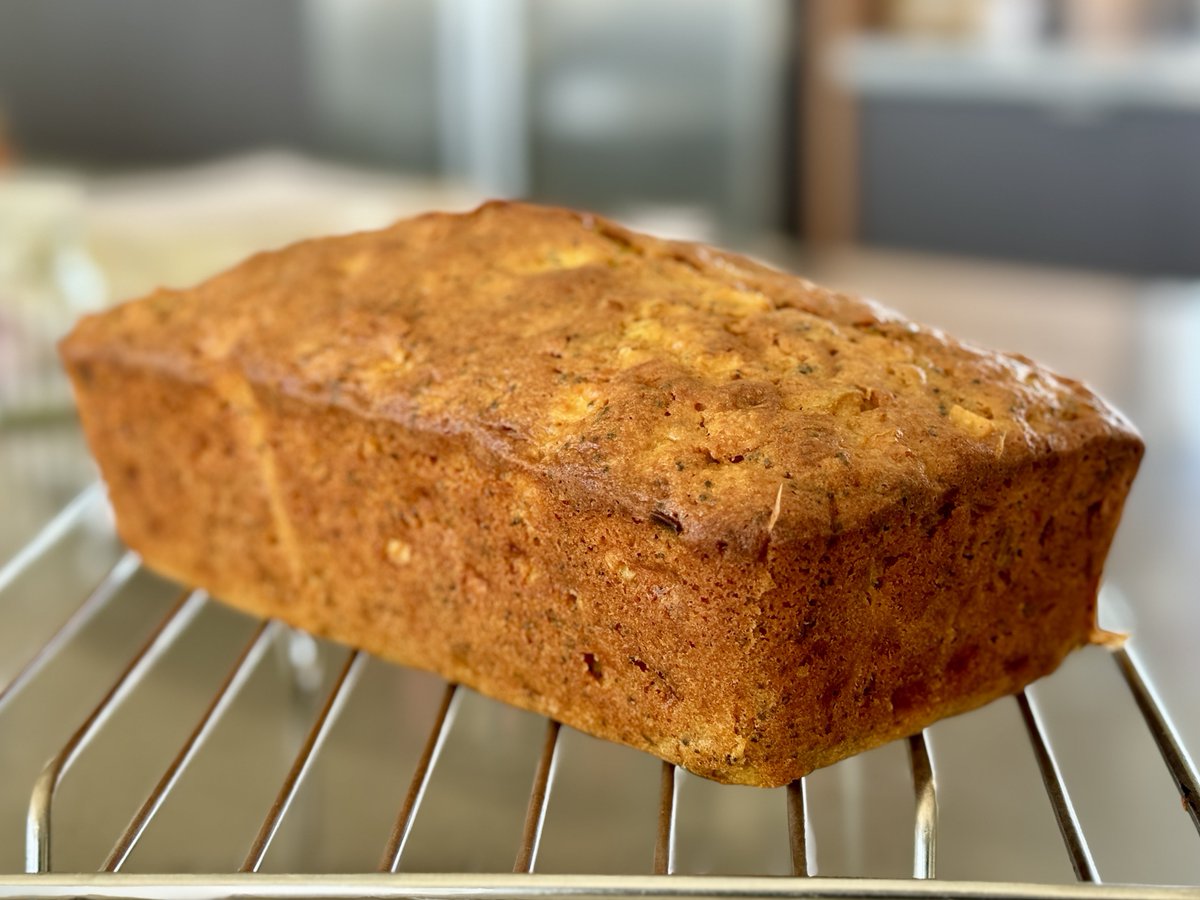 Apple, poppy seed & lemon loaf cake smells delicious #SabrinaGhayour #Simply #homegrown apples & lemons #mymenuplan.