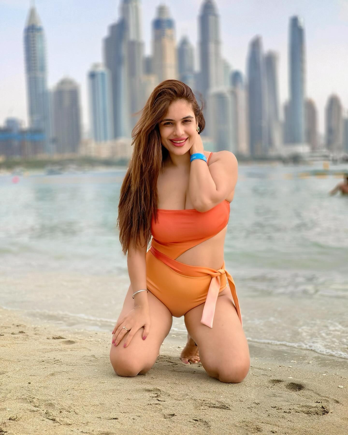 GMO_8B-bsAAdAc3?format=jpg&name=large