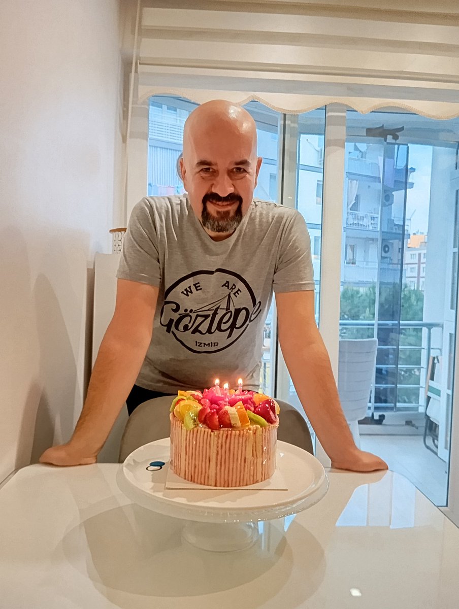 Dün itibariyle yarım asırı devirdik. Hediyemizi de bugün inşallah Göztepemiz verecek. Biz hapşıralım sen çok yaşa <a href="/Goztepe/">Göztepe Spor Kulübü</a>