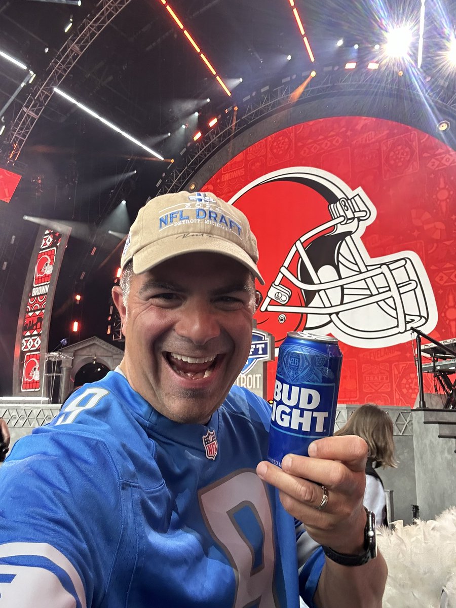 Raising a @budlight to toast the record crowd at this year’s @NFLDraft in my hometown of #Detroit!