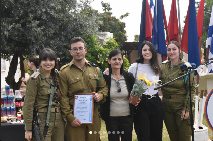 In honor of #Passover2024, having a toast, a unit where they awarded certificates to our outstanding #IDF #soldiers along with their parents who took part in the ceremony. #Israel #Passover #heroes #IDFHeroes
