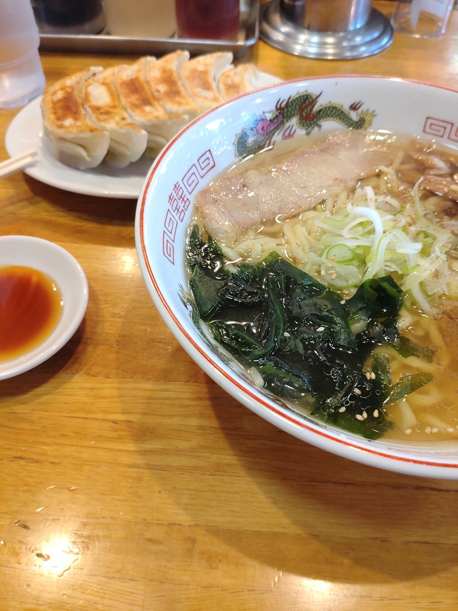 なんか毎週ラーメン食ってんなぁ。 どーも食べたくなってしまう珍來ラーメン🍜 いつも混んでるし同じ様なお客さんが来てるようだ。 こりゃあ秘密のなんか入ってんなぁ🥸 #今日は塩ラーメン